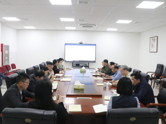 校党委举办深入贯彻中央八项规定精神学习教育读书班