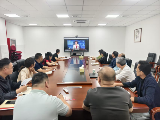学校召开深入贯彻中央八项规定精神学习暨校党委理论学习中心组会议